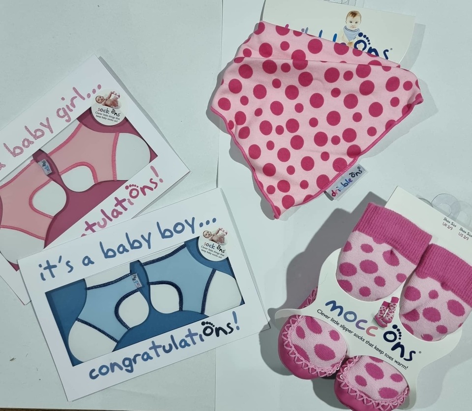 Matching sock and bib gift set (pink spots)